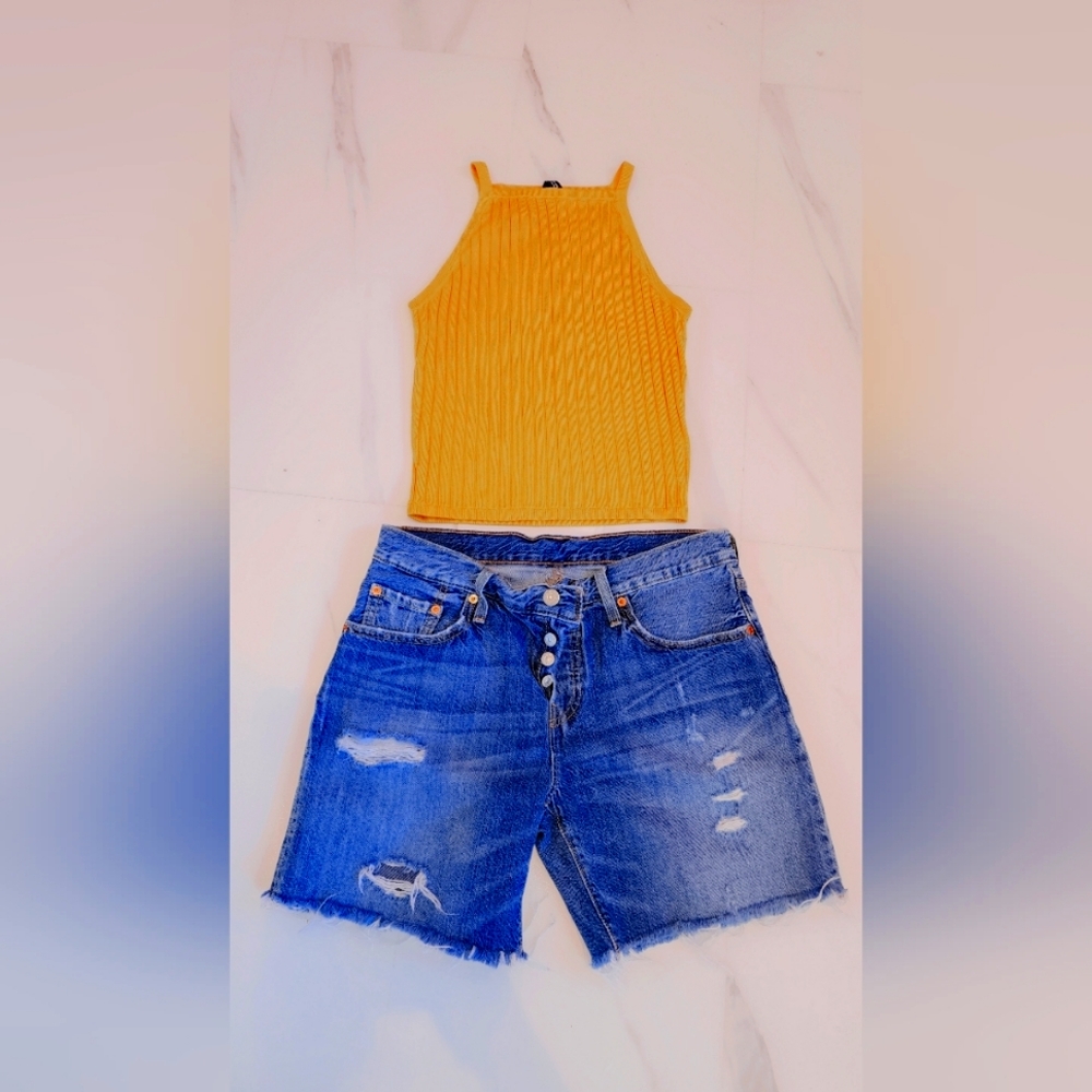 Divided h&m shirt and levi Jean shorts